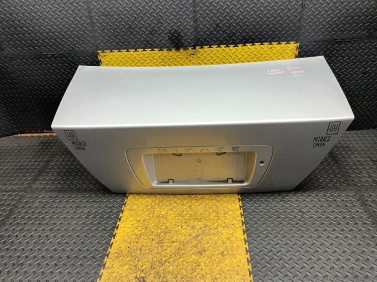 Крышка багажника Мицубиси Мираж в Камене-на-Оби 813131
